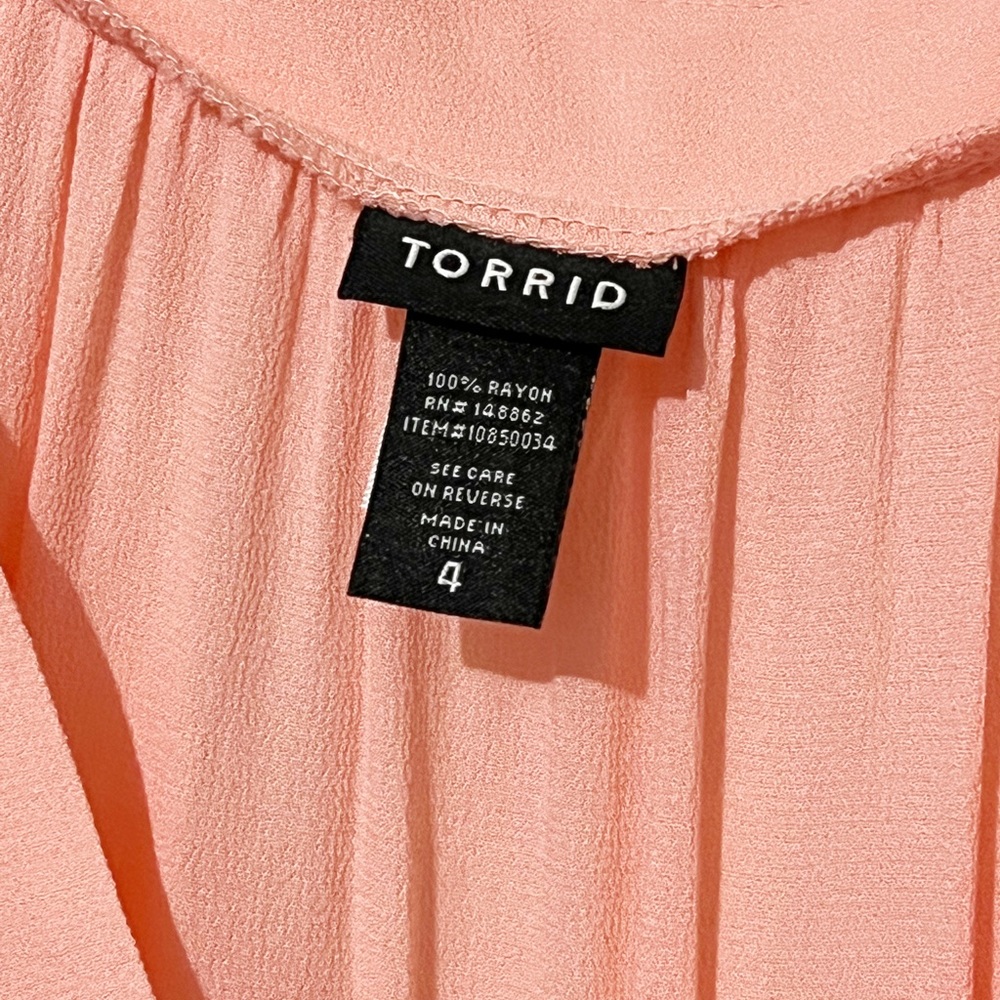 SOLD! [Torrid] Pink/Peach Sleeveless Pullover V-Neck Blouse - Picture 7 of 9